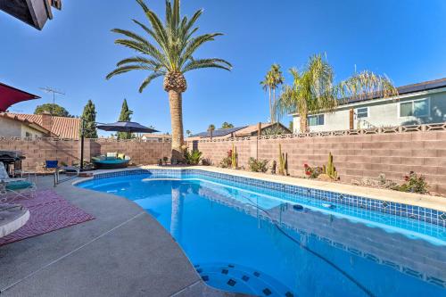 Pet-Friendly Family Gem, 10 Mi to Vegas Strip