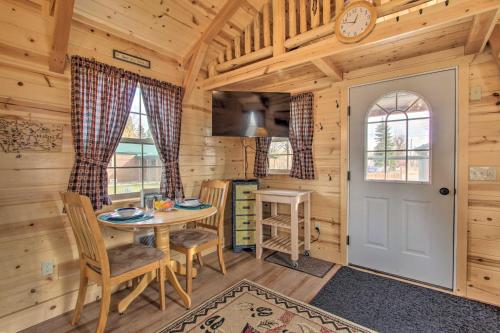 Φωτογραφία από το άλμπουμ του Cozy Augusta Cabin with Grill - Walk to Main St σε Augusta