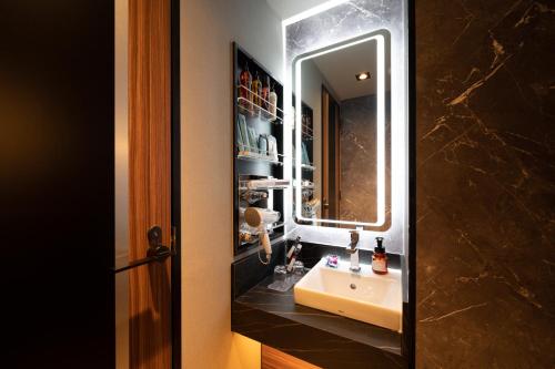 Un baño de HOTEL VARKIN Ikebukuro Nishiguchi