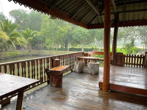 Balkón nebo terasa v ubytování บ้านสวนวิวทุ่ง
