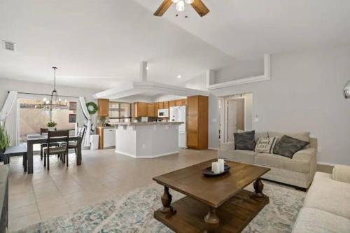 Gallery image of Playpool Oasis-Pool, Spa, Garage, Great Lake Views in Lake Havasu City