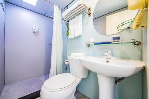 Ένα μπάνιο στο Home Inn Changsha Railway Station Bayi Road