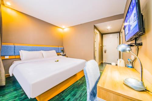 Ένα ή περισσότερα κρεβάτια σε δωμάτιο στο Home Inn Changsha Railway Station Bayi Road
