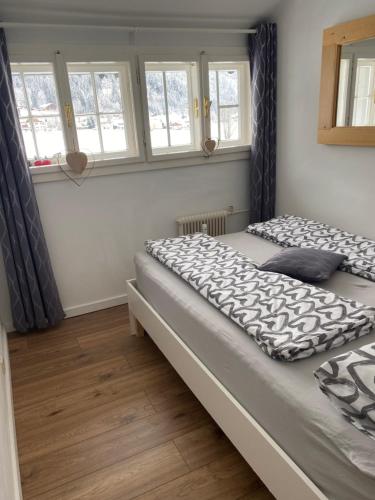En eller flere senge i et værelse på Das Almsternderl - gemütliche Wohnung in Gosau