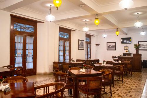 Restoranas ar kita vieta pavalgyti apgyvendinimo įstaigoje Daroessalam Syariah Heritage Hotel