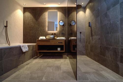a bathroom with a shower and a sink at Bonfanti Design Hotel in Chienes