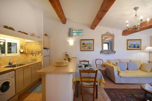 a kitchen and living room with a couch at Charmante maison avec vue sur la montagne à Ceyreste in Ceyreste