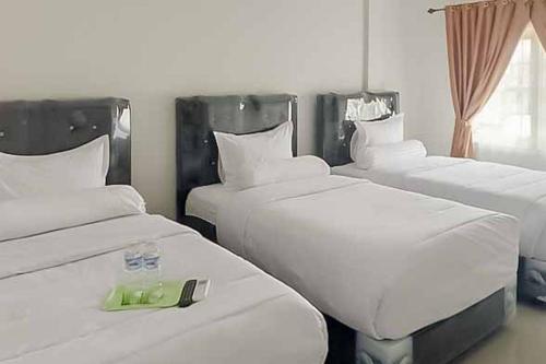 Ένα ή περισσότερα κρεβάτια σε δωμάτιο στο RedDoorz near Palembang Airport 2