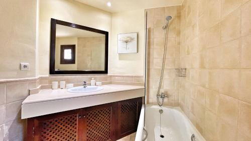 Bilik mandi di HL 020 Luxury 3 bedroom villa , high standard