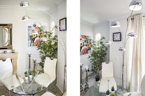comedor con mesa de cristal y sillas blancas en SAA2- comfortable apartment Puerto banus, en Marbella