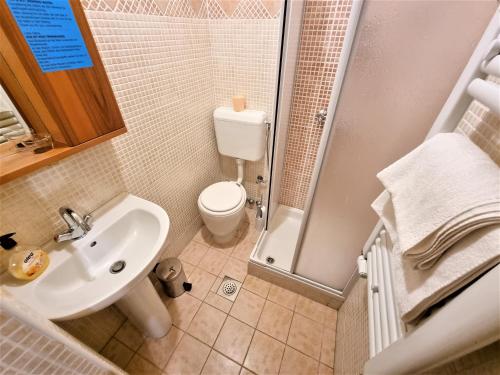Bilik mandi di Holiday Home Tonkina kuća