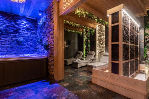 an outdoor room with a stone wall and an aquarium at Hotel Zakopane Wellness & SPA ex Korona Tatr in Zakopane