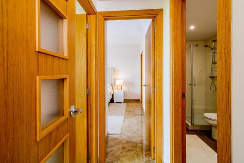 A bathroom at GH-Modern 2 bed apartment with Pool in Estepona