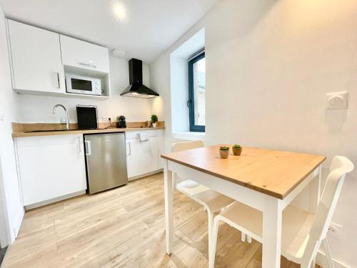 Η κουζίνα ή μικρή κουζίνα στο LORIENT CENTRE - WiFI FIBRE - NOUVEAU