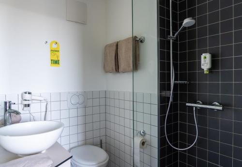 Ein Badezimmer in der Unterkunft SLEEEP HOTEL Ansfelden
