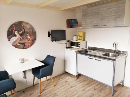 Kuchyň nebo kuchyňský kout v ubytování DBR69 Cozy Holiday home in Domburg, only 50 m to the beach