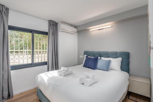 Rothschild Area - One BDR with a Big terrasse