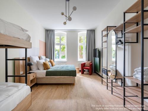 a bedroom with a bed and two bunk beds at Numa Berlin Kater in Berlin