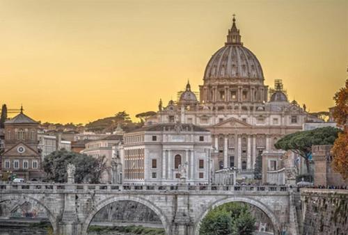 Modern apt near Vatican!