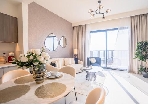 Nasma Luxury Stays - Elegant Condo With City Views And Dubai Skyline