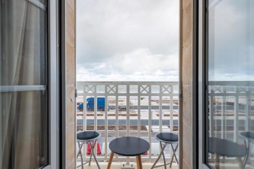 Aviso - appartement magnifique vue mer - plage à 50 m