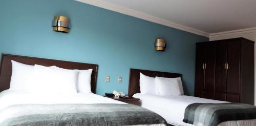 Ένα ή περισσότερα κρεβάτια σε δωμάτιο στο Hotel El Conquistador