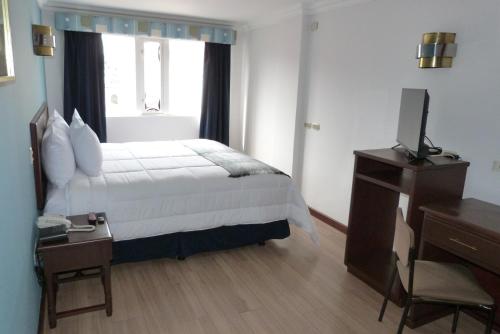 Ένα ή περισσότερα κρεβάτια σε δωμάτιο στο Hotel El Conquistador