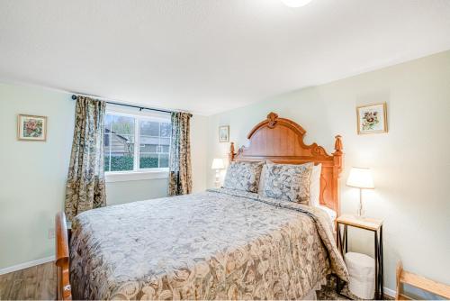 a bedroom with a large bed and a window at Cottage by the Bay in Ocean Park