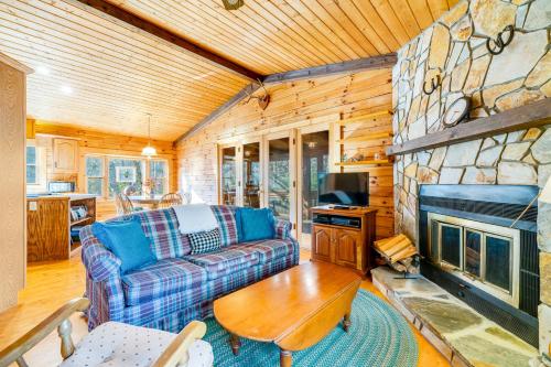 Creekfront Cabin – Photos 3