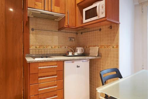 Cucina o angolo cottura di Apartamentos Madrid Atocha