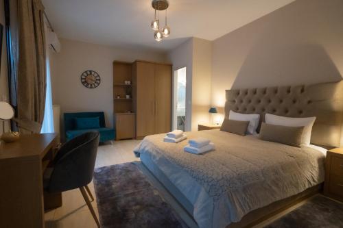 Postel nebo postele na pokoji v ubytování Zillis Apartments