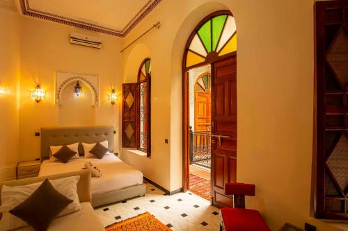 En eller flere senge i et værelse på Riad Aymane