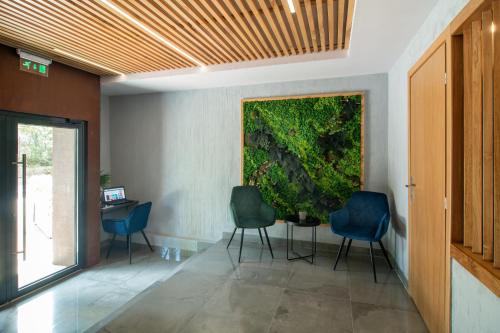a living room with chairs and a painting on the wall at Campeador Inn in Cluj-Napoca