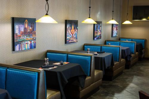a dining room with tables and chairs and lights at Holiday Inn Des Moines-Downtown-Mercy Campus by IHG in Des Moines