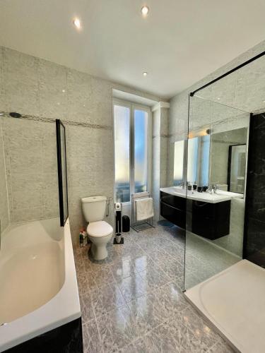 Spacious 3 BR flat Nice center - magnificent view photo 3