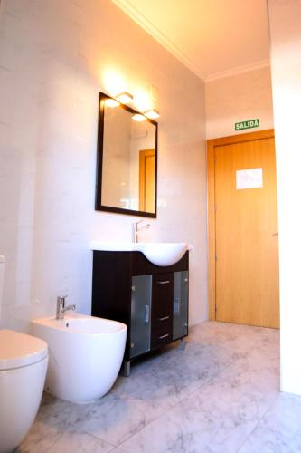 a bathroom with a tub and a sink and a mirror at Alojamiento Rural Ribaforada in Ribaforada