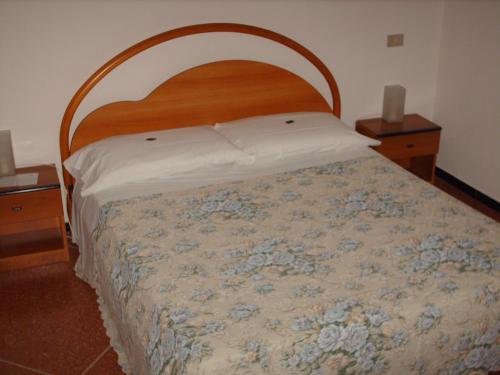 Cama o camas de una habitación en Hotel Triana e Tyche
