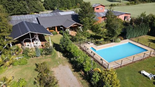 an aerial view of a house with a swimming pool at Cabañas de la Barra in Villarrica