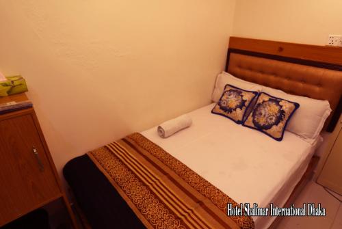 Ένα ή περισσότερα κρεβάτια σε δωμάτιο στο Hotel Shalimar Motijheel - Centre of City