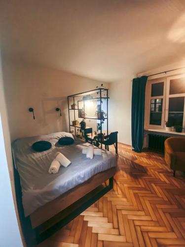 Posteľ alebo postele v izbe v ubytovaní FlowerLoft