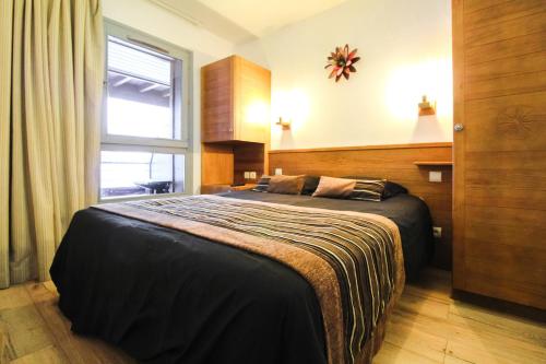 Newly redecorated 2-bed ski-in ski-out family apartment photo 2