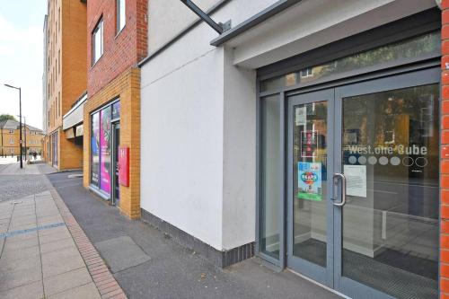 シェフィールドにあるPerfectly Located City Centre Studio Apartment - West One with FREE WIFI, GYM ACCESS, NETFLIXのギャラリーの写真