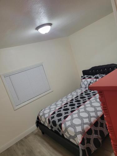 a bedroom with a bed and a window at Adorable 1 bedroom Apartment in Vallejo