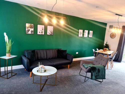 Posezení v ubytování Peaceful 3BR Home, Sleeps 5, Contractor Stay-Friendly, Near M25, Free Parking