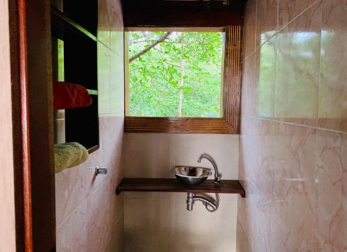 Bathroom sa FlowMove Retreat Algodoal