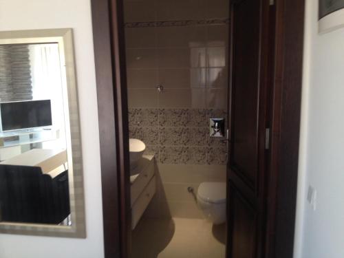 Derya Beach Apartmentにあるバスルーム