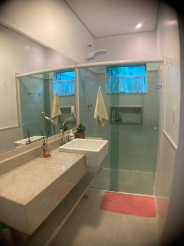 Ett badrum på Pouso Costa do Sol