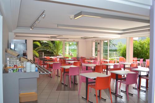 Restaurant ou autre lieu de restauration dans l'établissement Hotel Formule Club