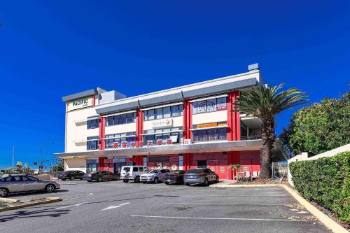 a building with cars parked in a parking lot at Calamvale Business or Holiday like Home in Brisbane