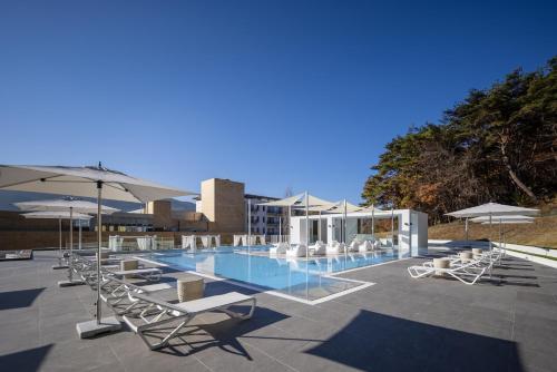 Πισίνα στο ή κοντά στο The Suites Hotel Namwon